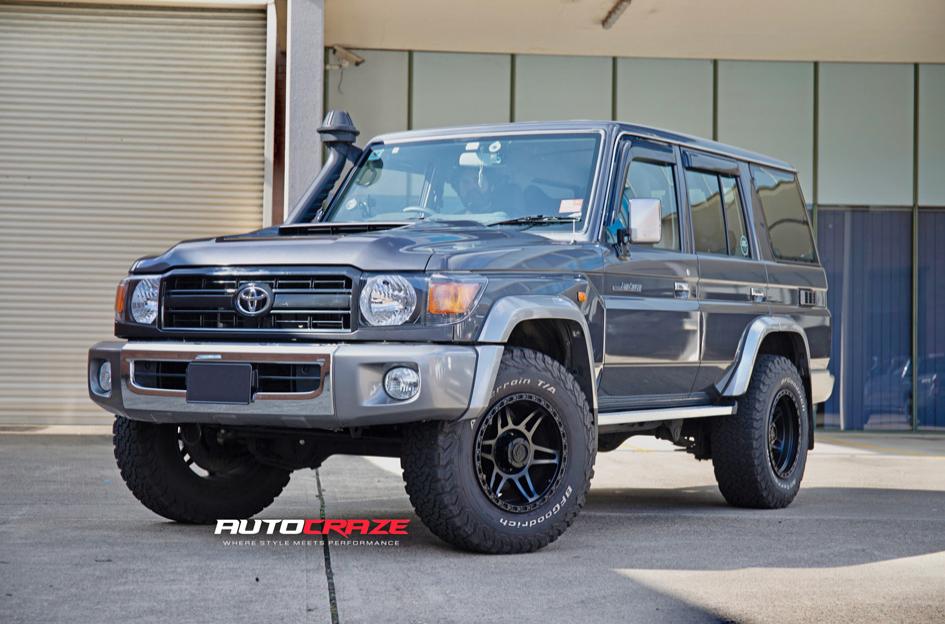 TOYOTA LANDCRUISER KONG SATIN BLACK