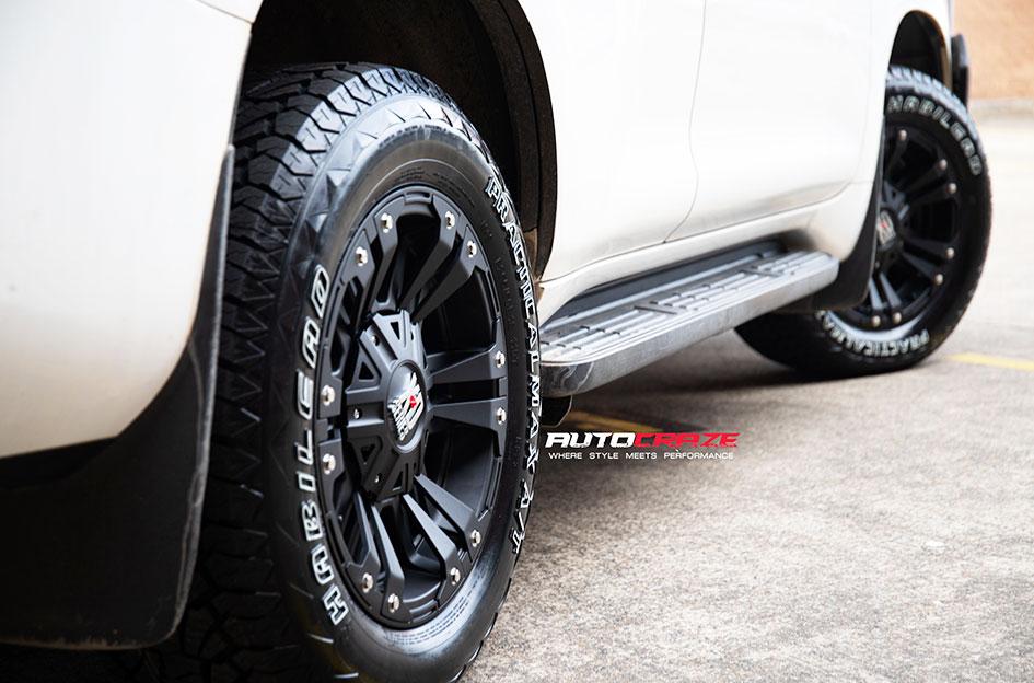 TOYOTA LANDCRUISER MONSTER XD MATTE BLACK