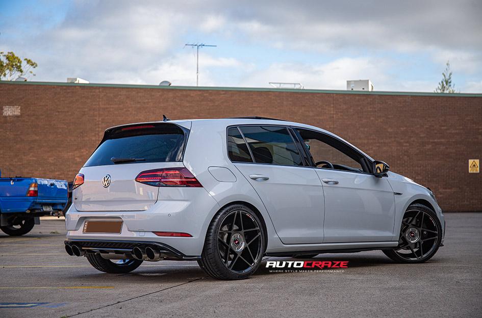 VOLKSWAGEN GOLF IFG 37 SILVER