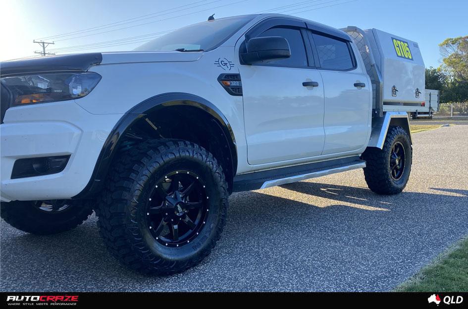 FORD RANGER MO970 GLOSS BLACK MILLED LOGO ON LIP