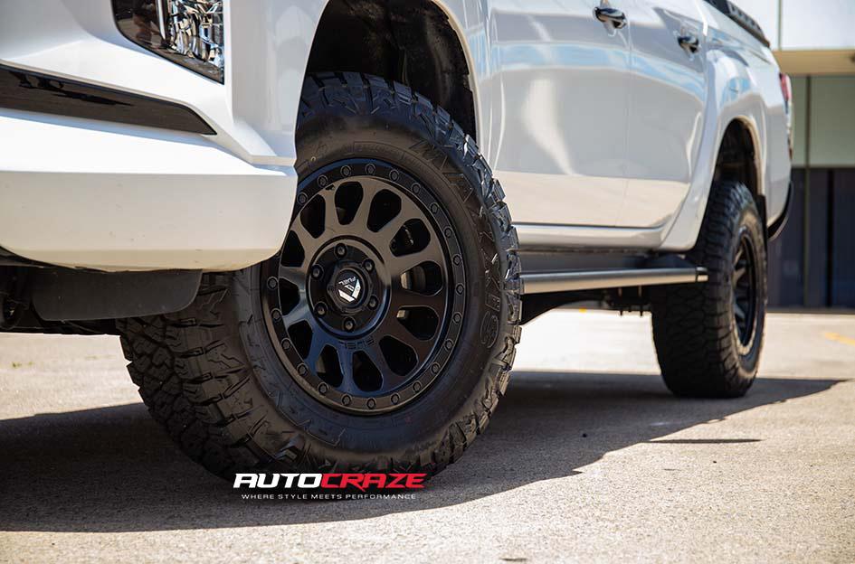 MITSUBISHI TRITON VECTOR MATTE BLACK