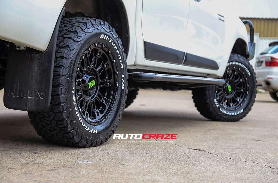 TOYOTA HILUX N80 4WD HOSS XD GLOSS BLACK