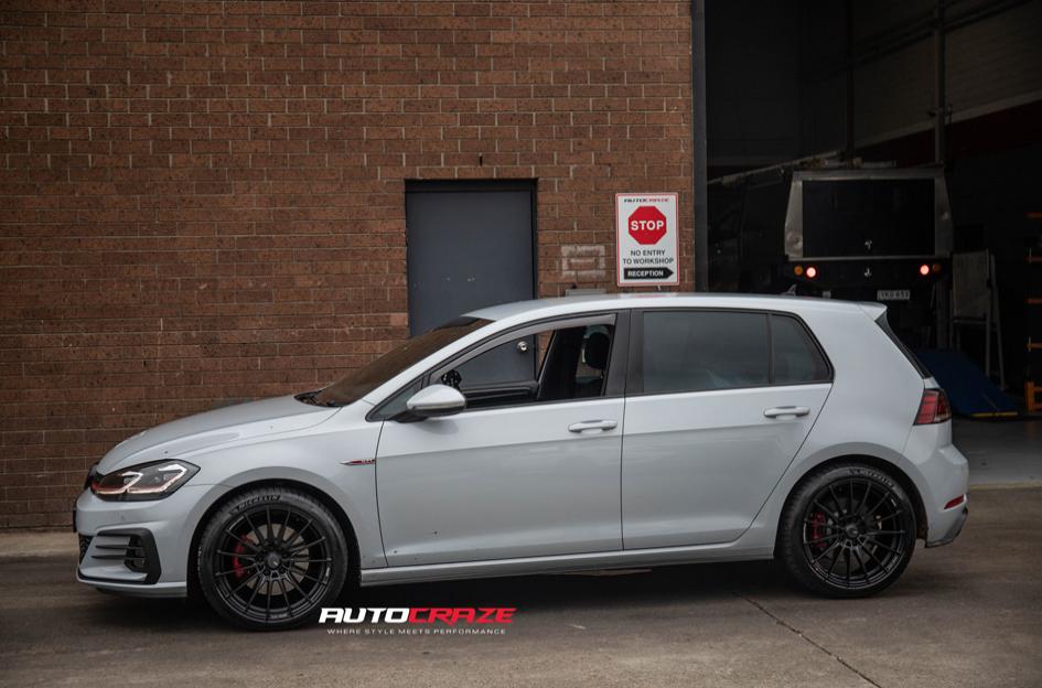 VOLKSWAGEN GOLF FC01 MATTE BLACK