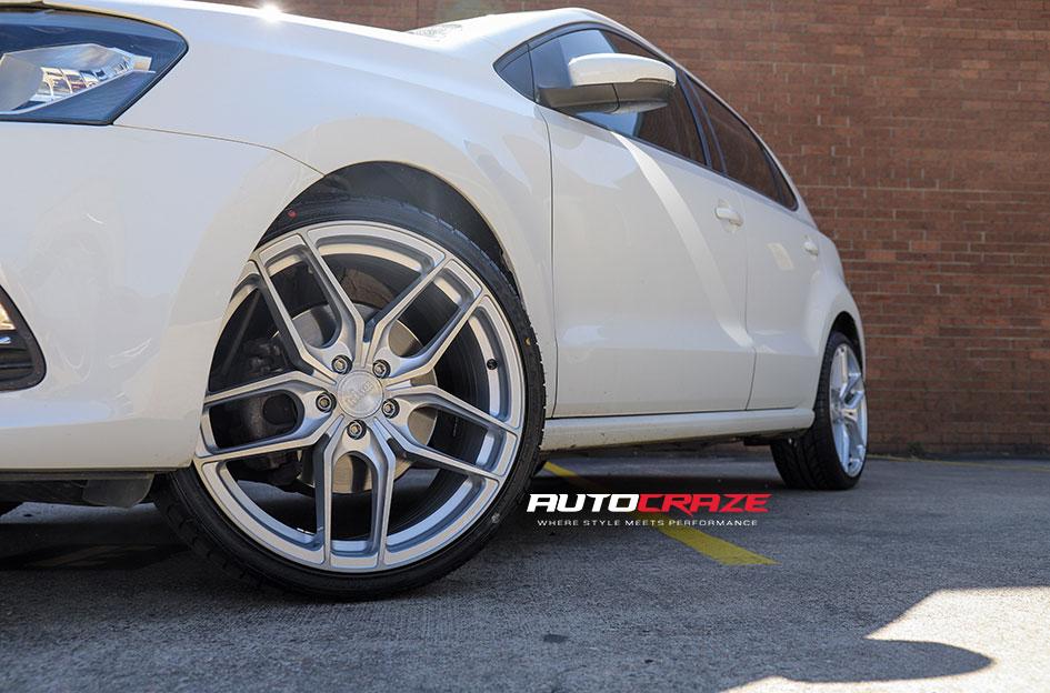VOLKSWAGEN POLO TSI TARO SILVER BRUSHED