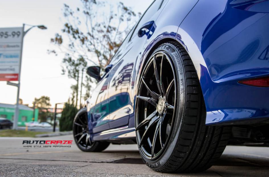 VOLKSWAGEN GOLF SF06 SATIN BLACK