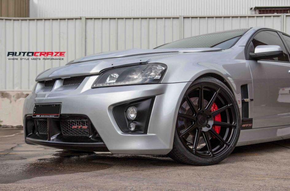 HOLDEN-COMMODORE-SF04-MATTE-BLACK-2