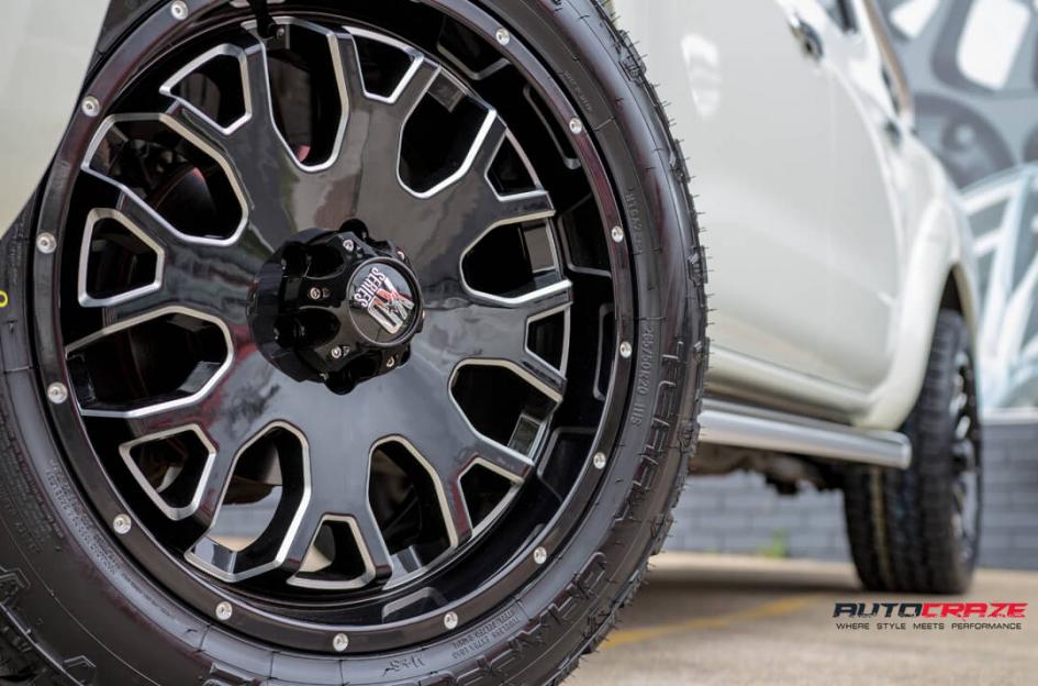 NISSAN NAVARA MENACE GLOSS BLACK MILLED ACCENTS