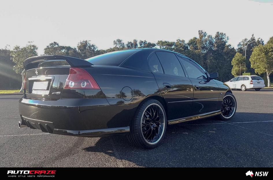 HOLDEN-COMMODORE-CHEETAH-GLOSS-BLACK-POLISH-LIP