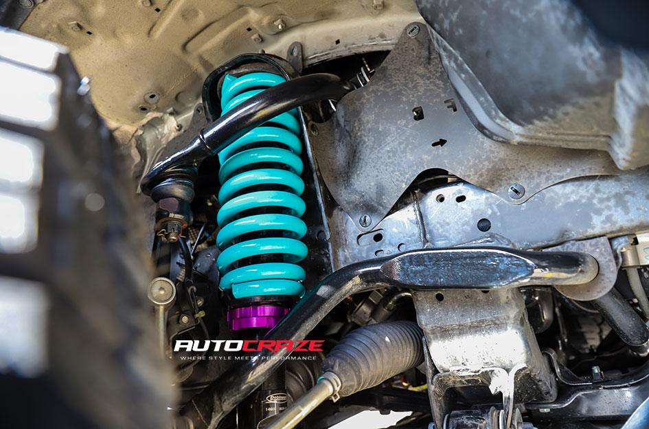 TOYOTA HILUX 4WD KICKER BRONZE CENTER BLACK LIP