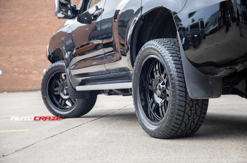TOYOTA LANDCRUISER HE916 GLOSS BLACK