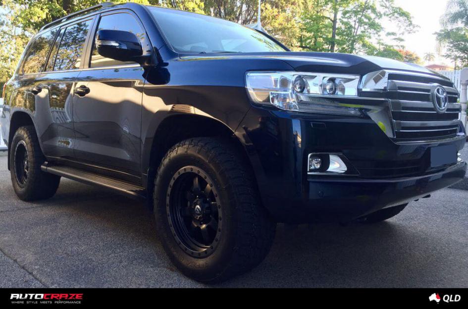 TOYOTA LANDCRUSIER TROPHY MATTE BLACK WITH ANTHRACITE RING