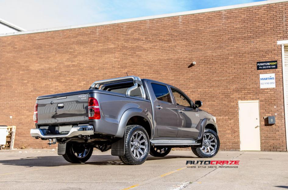 TOYOTA HILUX N70 4WD GD05 GRAPHITE WITH MILLED ACCENTS