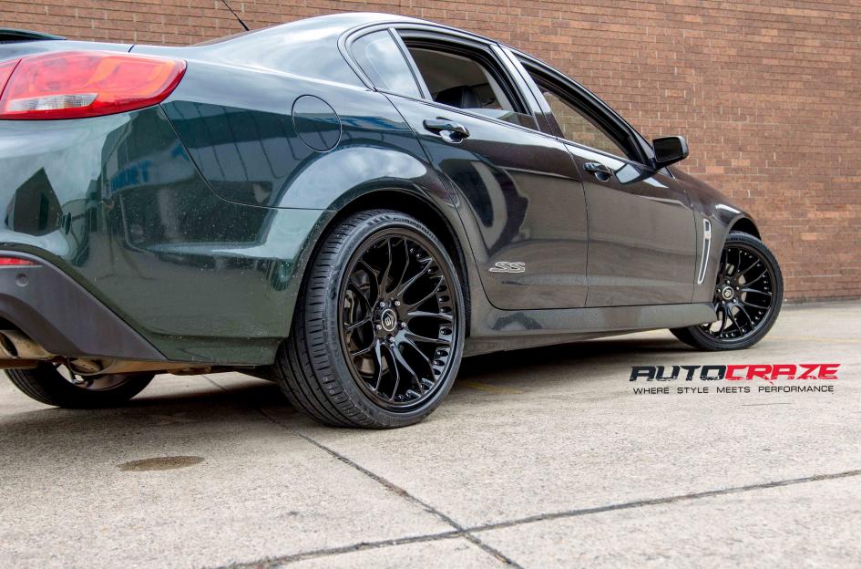 HOLDEN-COMMODORE-CONCEPT-GLOSS-BLACK