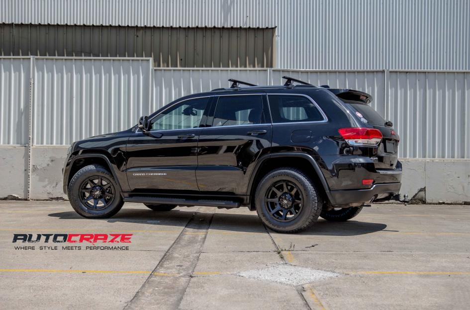 JEEP-GRAND-CHEROKEE-T05-SATIN-BLACK