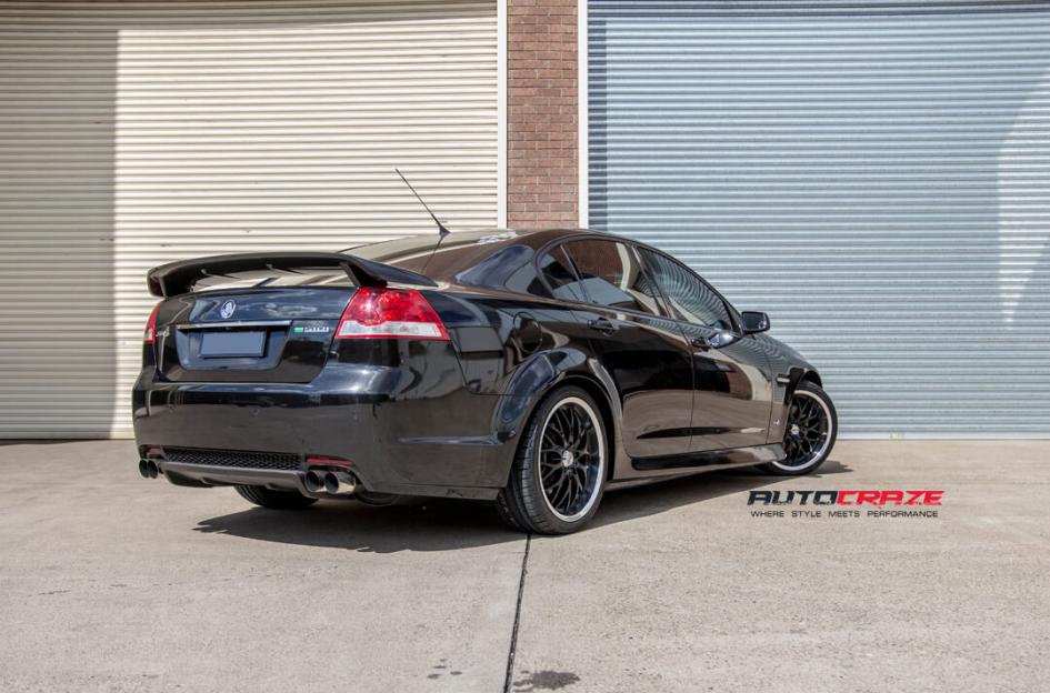 HOLDEN-COMMODORE-CHEETAH-GLOSS-BLACK-POLISH-LIP
