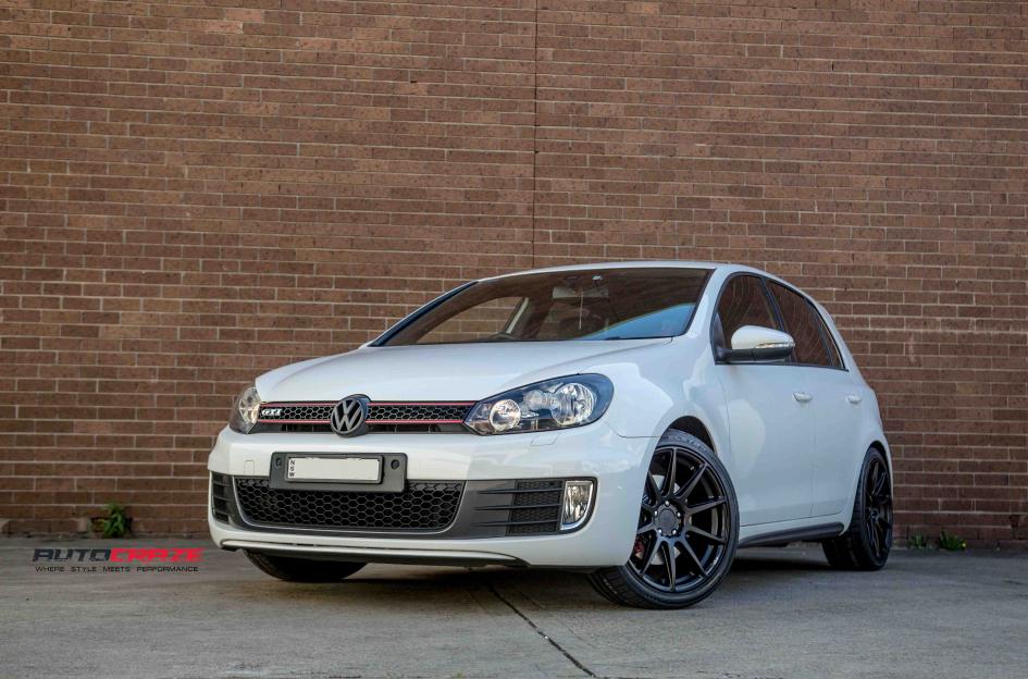 VOLKSWAGEN GOLF ESSEN SATIN BLACK