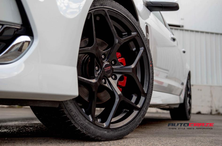 HOLDEN-COMMODORE-DOMINATE-MATTE-BLACK