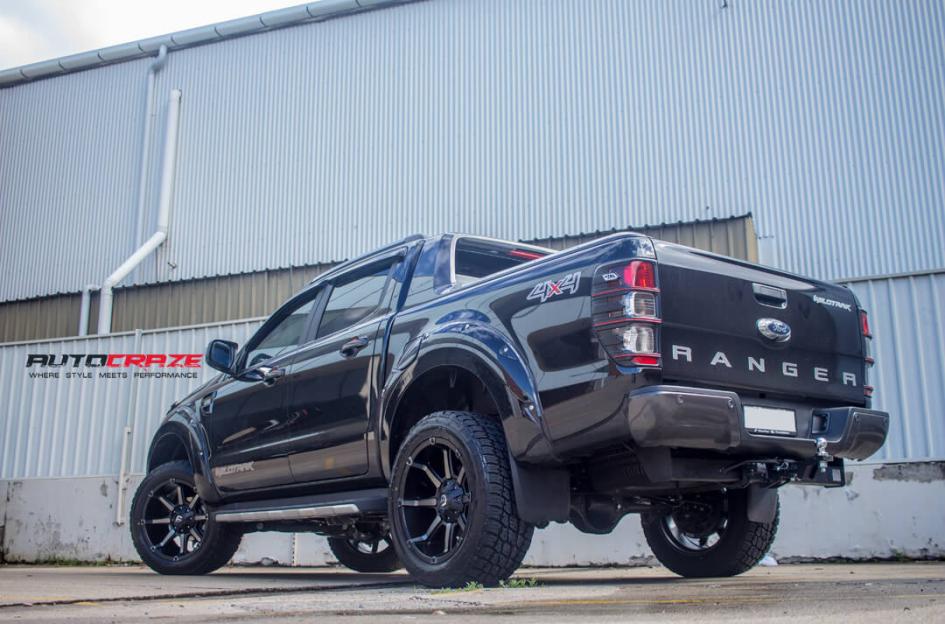FORD RANGER COUPLER BLACK MACHINED WITH DARK TINT