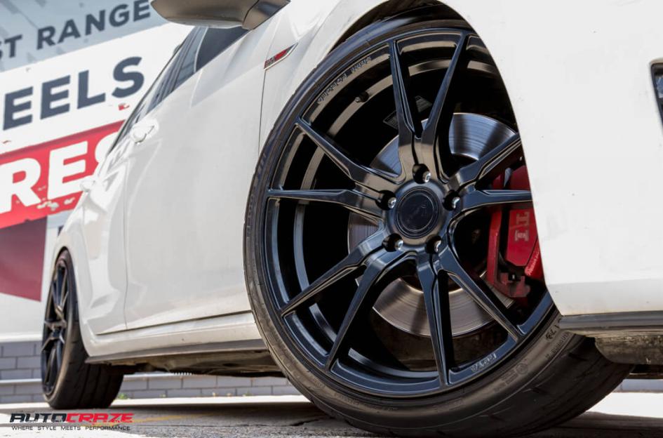 VOLKSWAGEN GOLF SF06 SATIN BLACK
