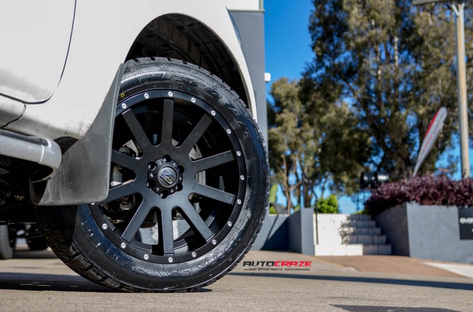 NISSAN NAVARA HEIST SATIN BLACK 6