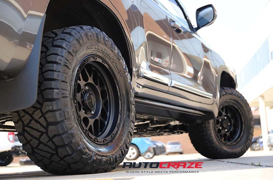 TOYOTA LANDCRUSIER GRENADE OR MATTE BLACK