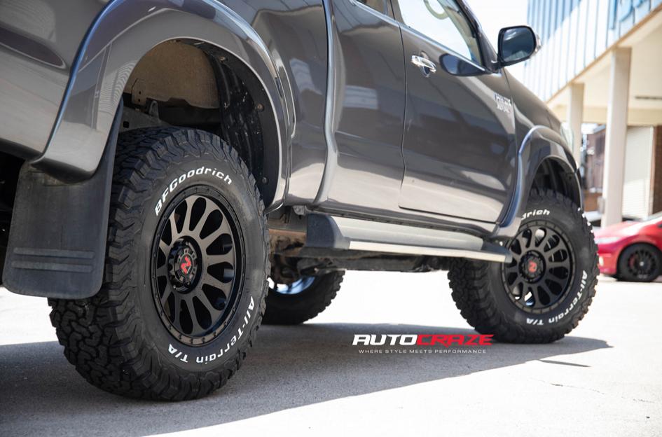 TOYOTA HILUX N70 4WD VICTIM MATTE BLACK