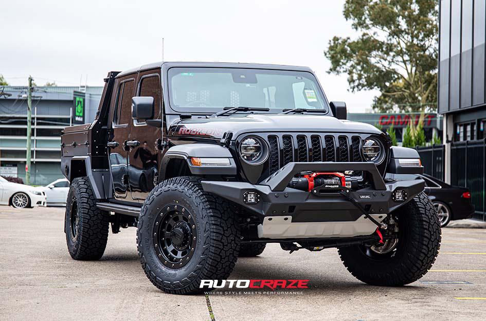 JEEP GLADIATOR CHASE SATIN BLACK