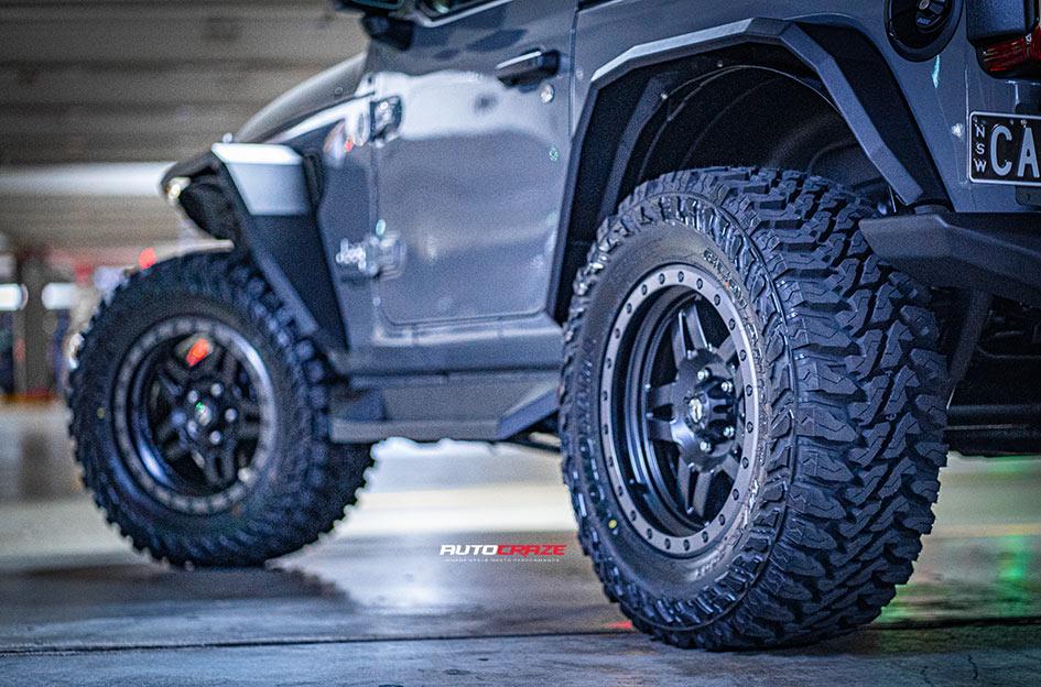 JEEP WRANGLER ANZA MATTE BLACK WITH ANTHRACITE RING
