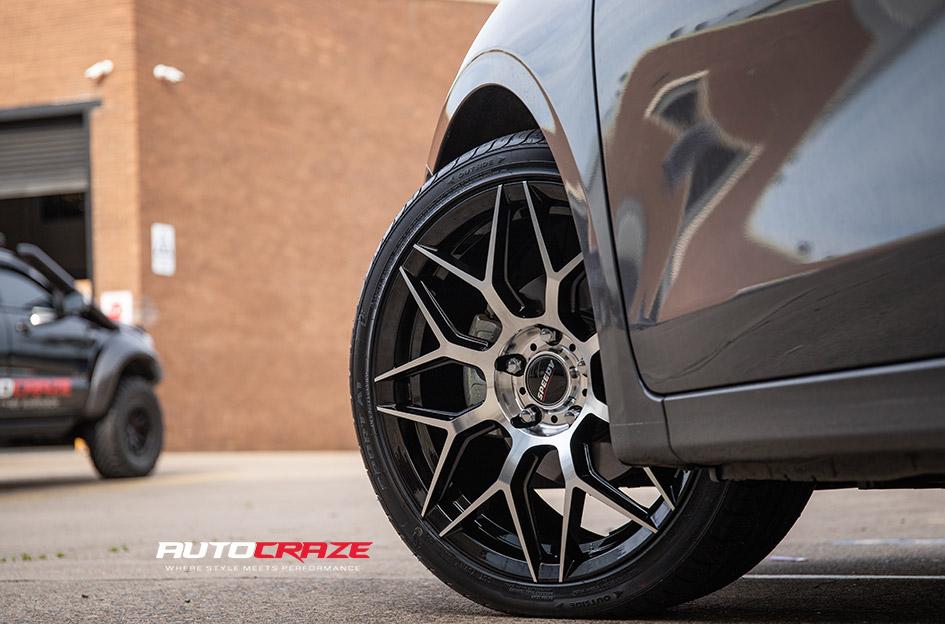 KIA-CERATO-PODIUM-PIANO-BLACK-MACHINED
