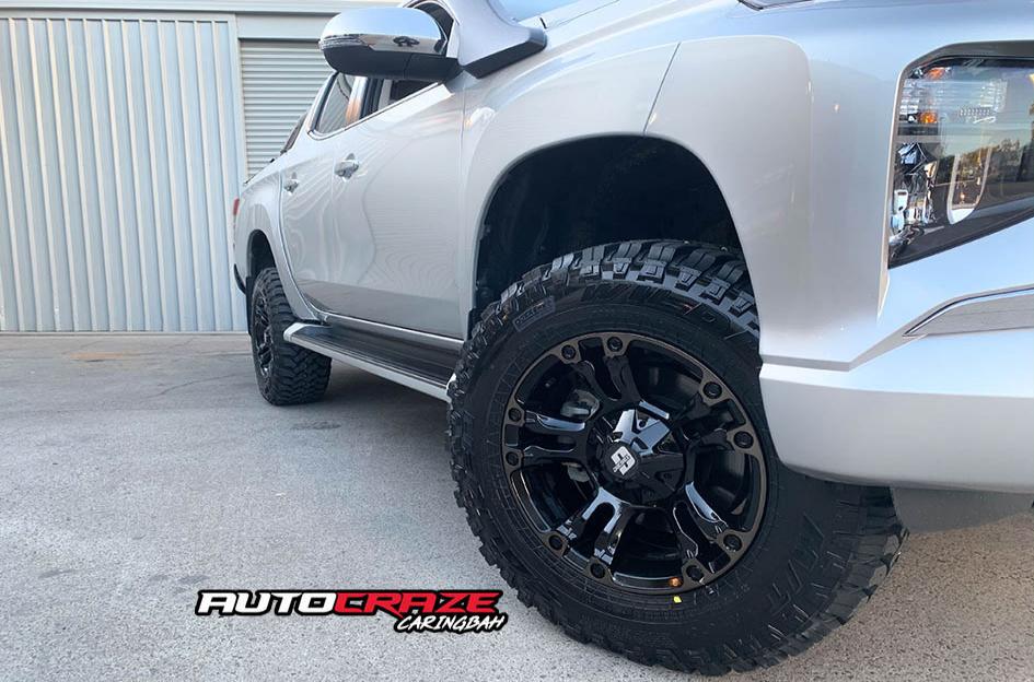 MITSUBISHI TRITON BROOKLYN BLACK MACHINED WITH DARK TINT