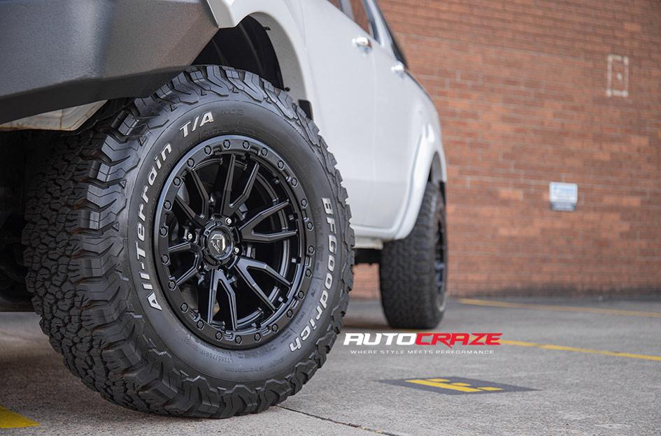 MAZDA BT 50 REPLAY GLOSS BLACK MACHINED DARK TINT