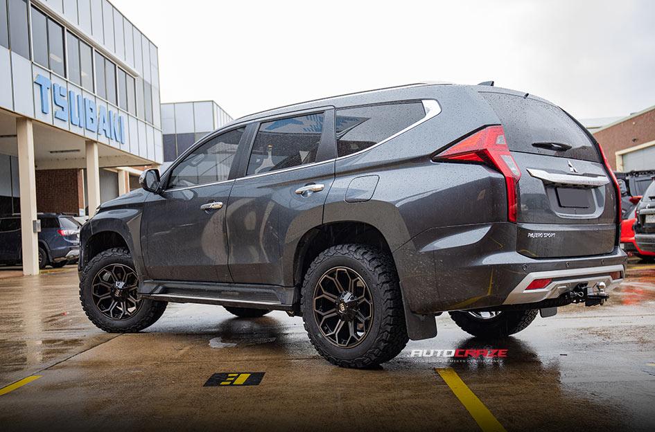 MITSUBISHI PAJERO SPORT REPLAY GLOSS BLACK MACHINED DARK TINT