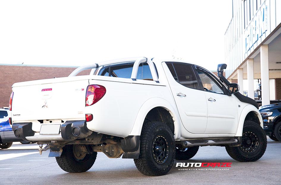 MITSUBISHI TRITON D LOCKER BLACK