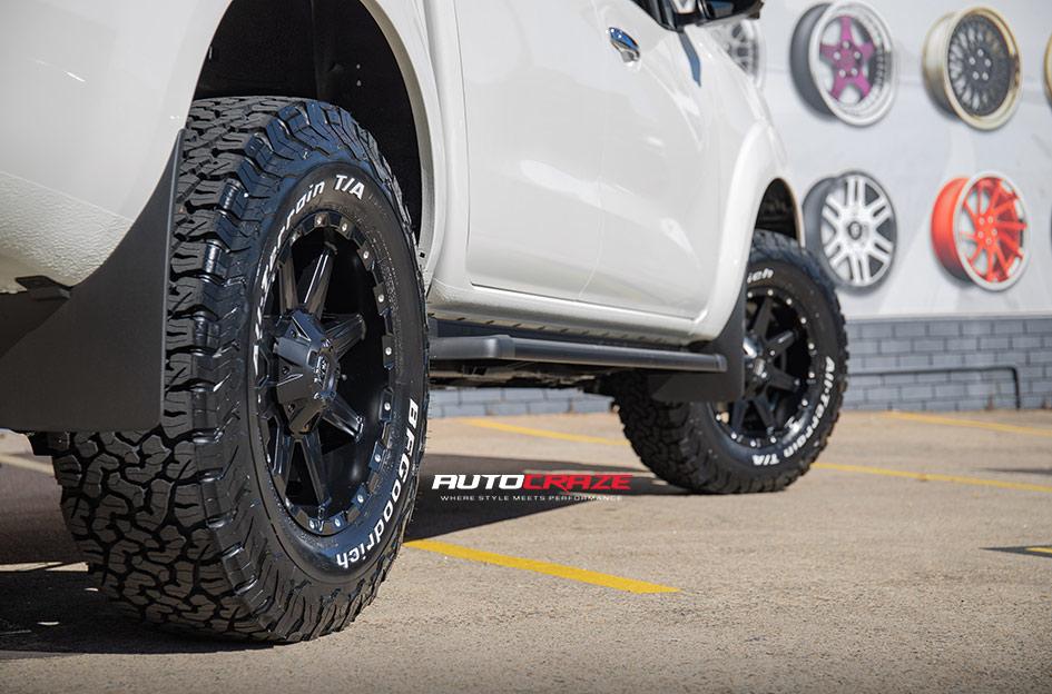 NISSAN NAVARA BLADE OR MATTE BLACK