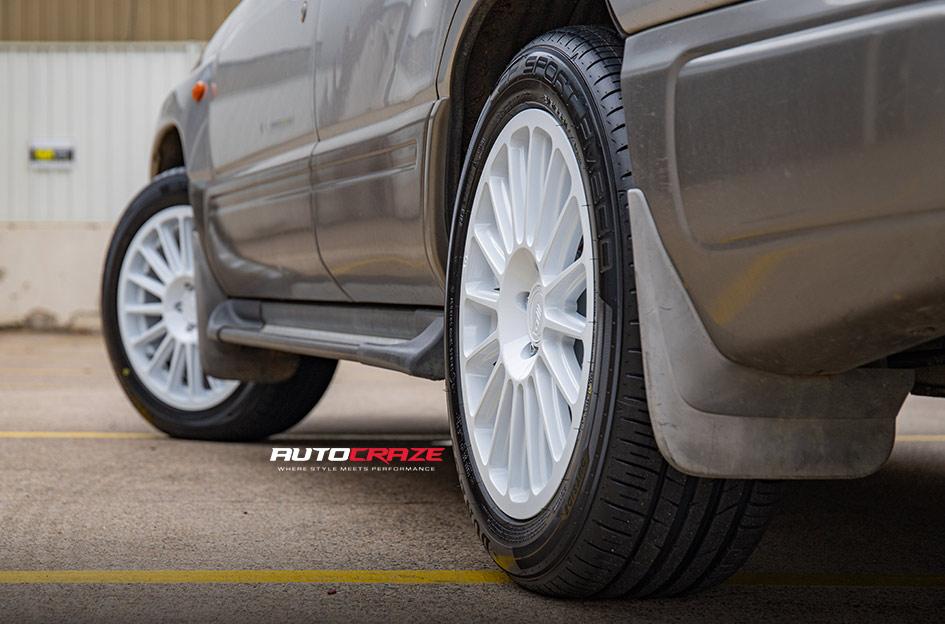 SUBARU FORESTER MR141 WHITE
