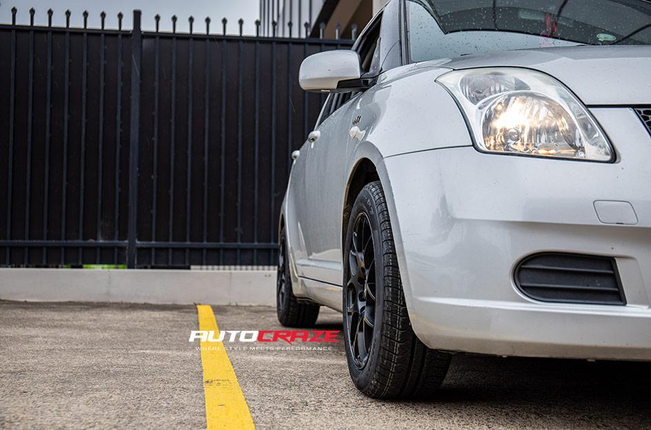SUZUKI SWIFT RELOAD SATIN BLACK