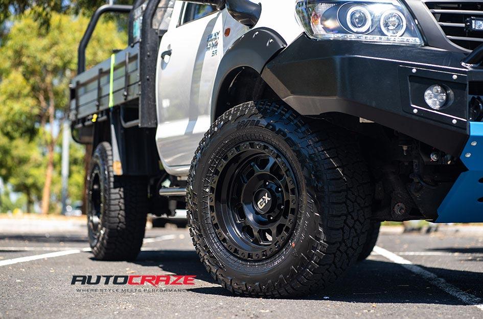 TOYOTA HILUX N70 4WD RG2 SATIN BLACK