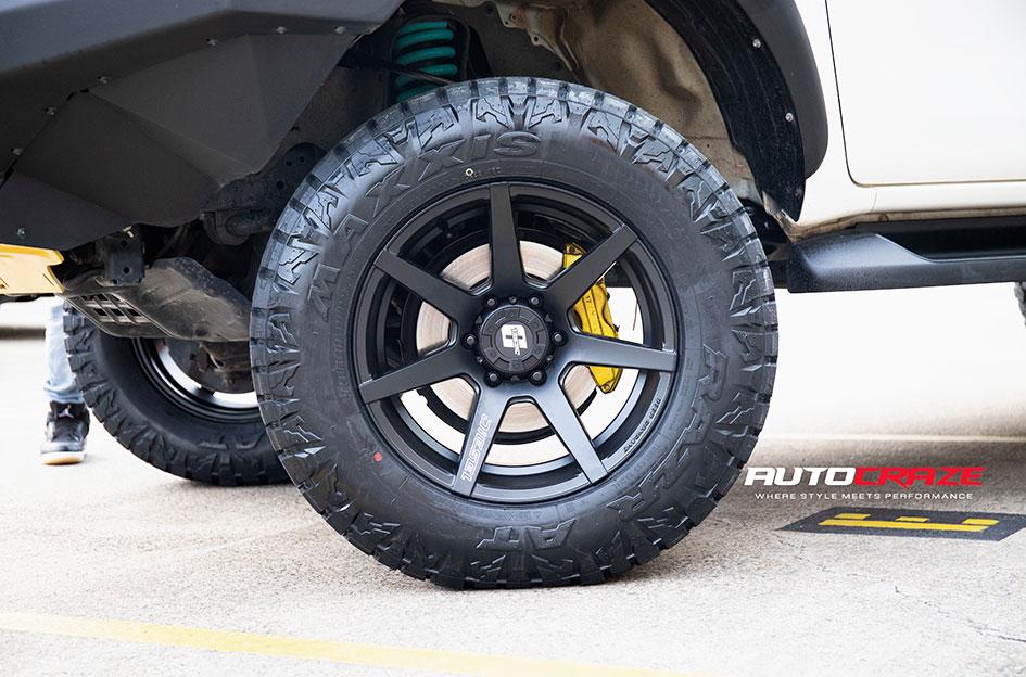 TOYOTA HILUX 4WD AVALANCHE MATTE BLACK FRONT MILLED