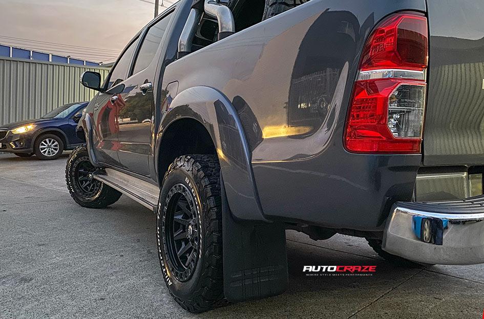 TOYOTA HILUX N70 4WD COVERT MATTE BLACK