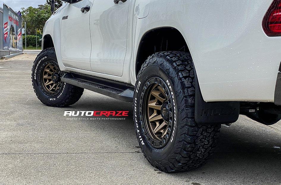 TOYOTA HILUX N80 4WD COVERT BRONZE BLACK LIP