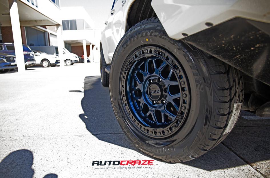 TOYOTA HILUX N80 4WD TERRA METALLIC BLUE