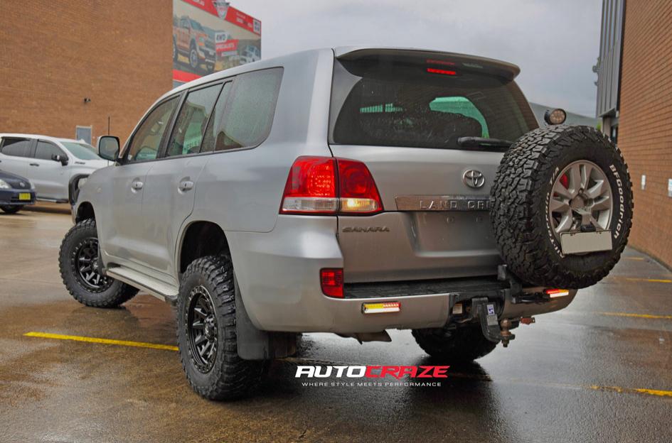 TOYOTA LANDCRUISER COVERT MATTE BLACK