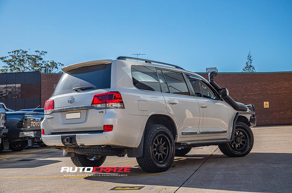 TOYOTA LANDCRUISER HURRICANE SATIN BLACK
