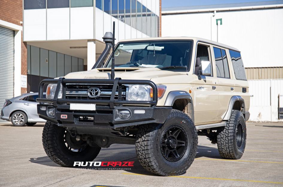 TOYOTA LANDCRUISER KONG SATIN BLACK