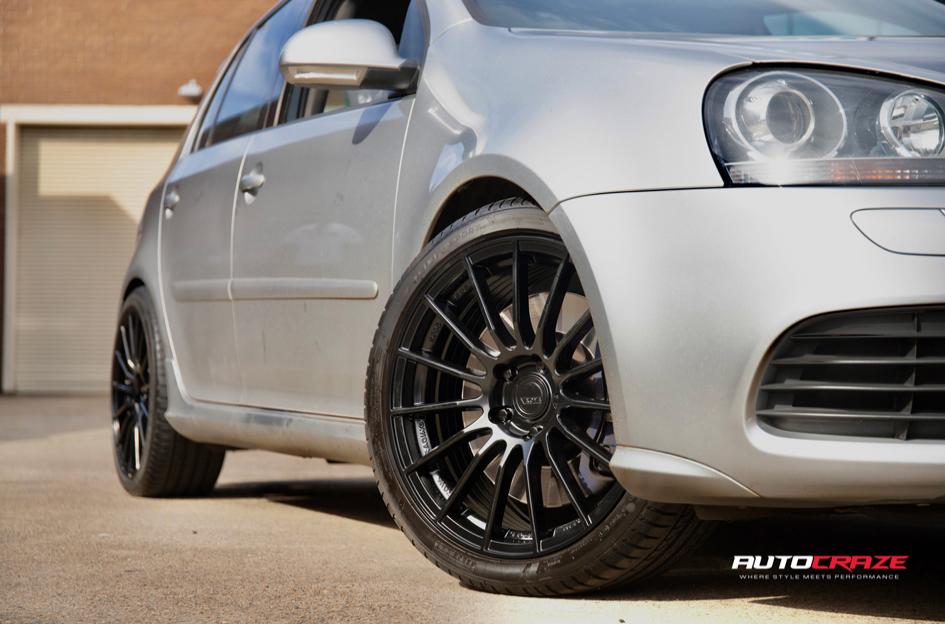 VOLKSWAGEN GOLF SF05 SATIN BLACK