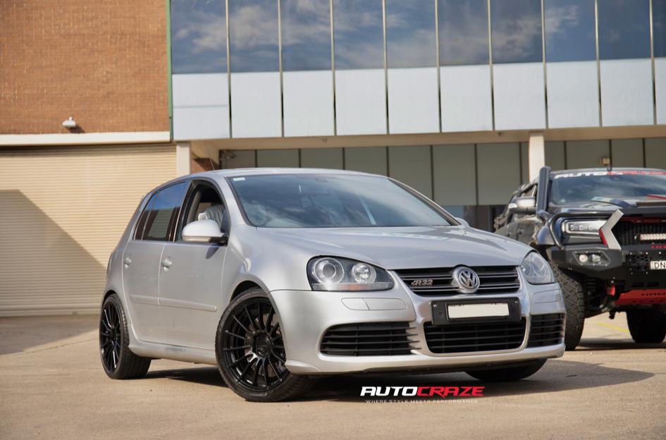 VOLKSWAGEN GOLF SF05 SATIN BLACK