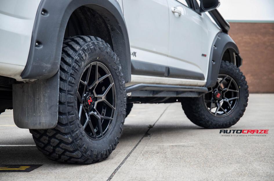 HOLDEN COLORADO SABBATH GLOSS BLACK TINTED FACE