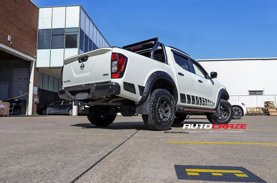 NISSAN NAVARA KICKER MATTE BLACK