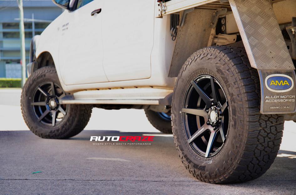 TOYOTA HILUX N70 4WD AVALANCHE MATTE BLACK