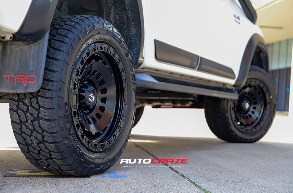 TOYOTA HILUX N80 4WD ZEPHYR MATTE BLACK